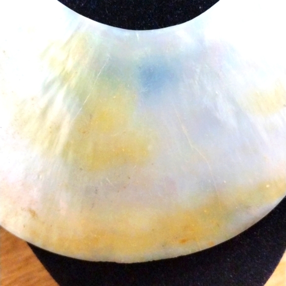 TRIBAL TRADITIONAL SHELL NECKLACE - Picture 2 of 7